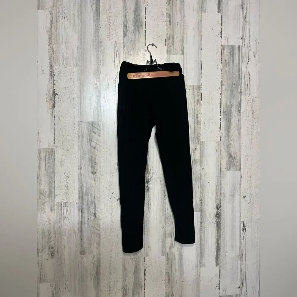 Black leggings